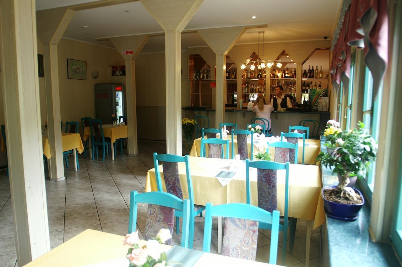 Zajazd Duet Radzymin Exterior foto